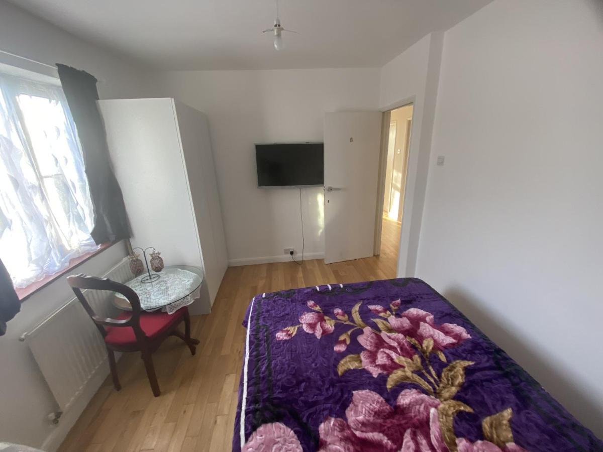 Art Double Bed Room Edgware Exterior foto
